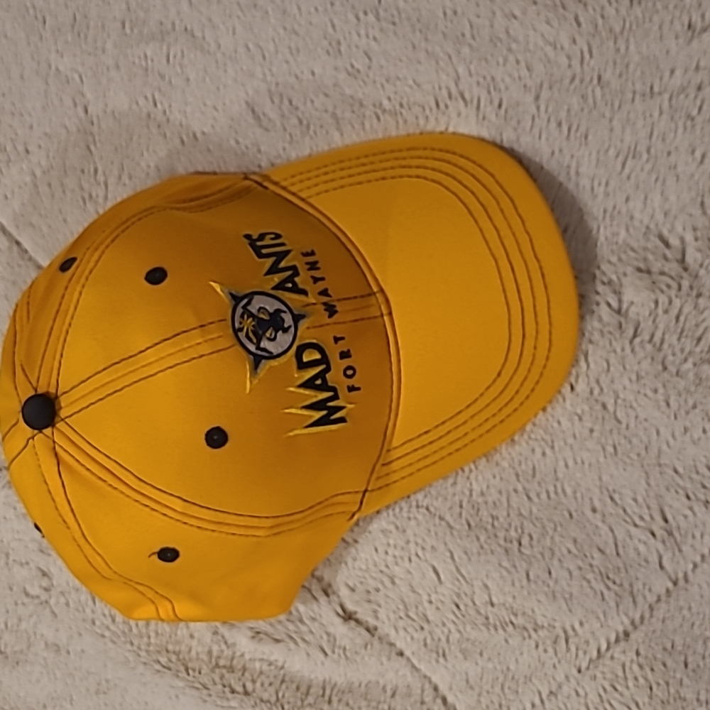 Mad ants yellow Velcro hat